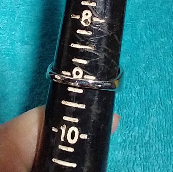 Elegant Green Gemstone Heart Silvertone Ring - Picture 2 of 4